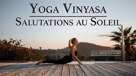 Cours De Yoga Vinyasa D Couverte Des Salutations Au Soleil Dans Un