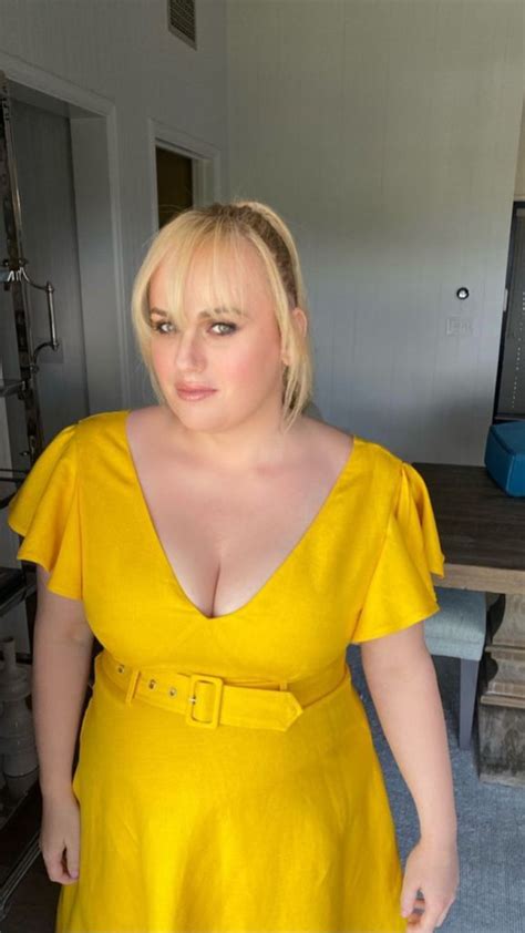 Rebel Wilson Flaunts Weight Loss And Tiny Waist In Yellow Dress