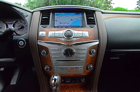 2017-infiniti-qx80-limited-center-dashboard : Automotive Addicts