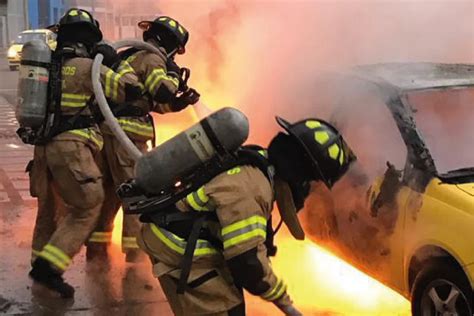 Terror Por Incendio En Parqueadero En Bogot Al Menos Cinco Carros