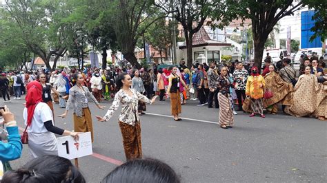 Perayaan Hari Batik Nasional 2022 Jadi Momentum Usung Kebaya Jadi Warisan Budaya Dunia