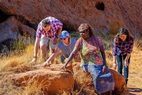 Uluru: Aboriginal Art and Culture Small-Group Tour 2024