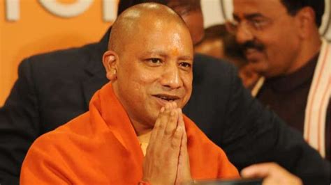 Up Cm Yogi Adityanath Offers Prayers At Goraknath Temple On His