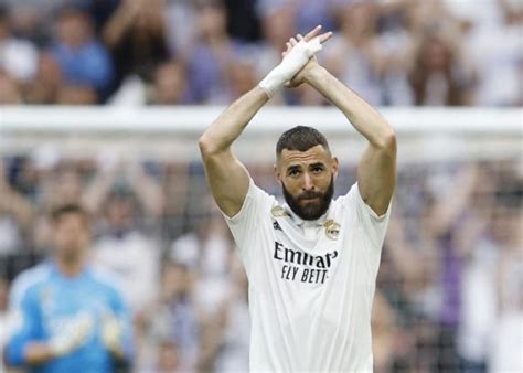 Emosional Karim Benzema Teteskan Air Mata Usai Cetak Gol Terakhir