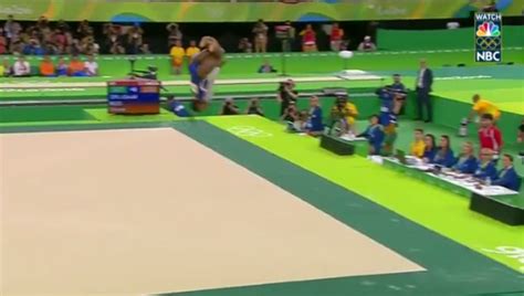 Watch Simone Biles' Gold-Medal Winning Floor Routine - The Spun