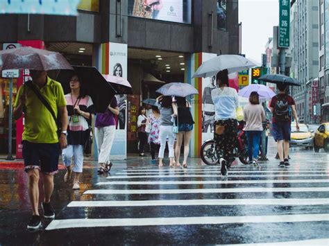 一週天氣 週四起3段式變天 下雨下到補班日「這地區」又要溼答答鄭明典示警：還會再變冷 今周刊