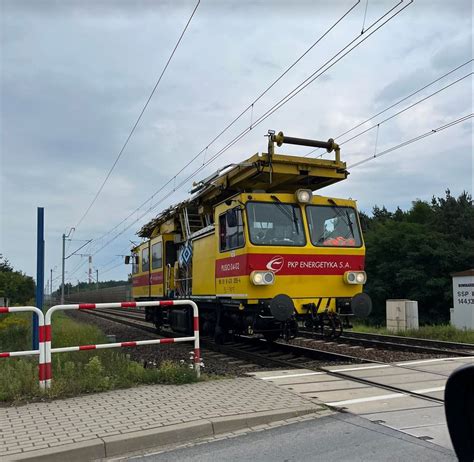 Awaria PKP wstrzymany ruch pociągów Zerwana sieć trakcyjna pomiędzy