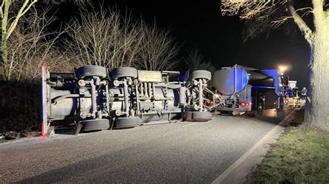 Unfall Bei Dersau Tausende Liter Milch Auf Der B430 SHZ