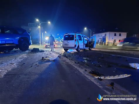 Wypadek Na Ul Niemodli Skiej W Opolu Dwie Osoby Trafi Y Do Szpitala