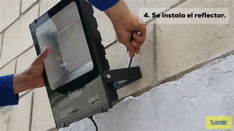 Reflector Led Con Panel Solar Youtube