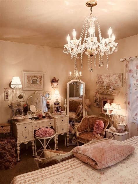 25 Fashionable Shabby Chic Bedroom (All are Stylish!)