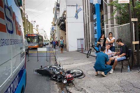 Un motociclista resultó herido en choque entre un auto y una moto