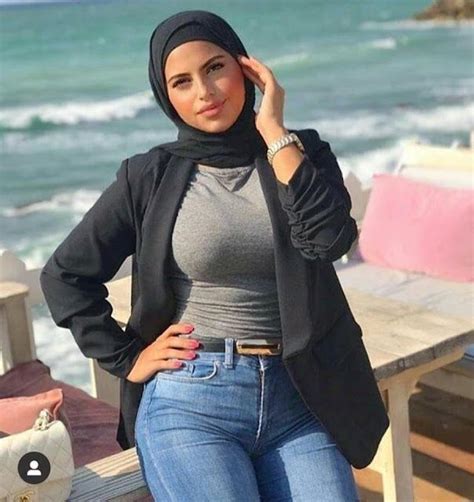 أرقام بنات للتعارف والزواج على واتساب وفيسبوك Curvy Women Jeans Golf