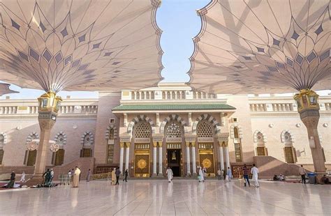 Distinctive Landmark The Stunning Al Masjid An Nabawi With Its Large