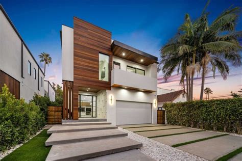 $3,495,000 Elegant Los Angeles Home comes with Contemporary Design