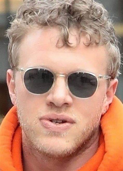 Guys Can You Help Me Identify These Sunglasses Scrolller