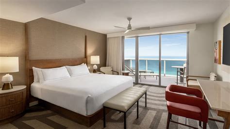 Rooms & Suites | Hilton Cabana Miami Beach