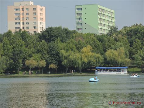 Vaporas Pe Lacul Titan Din Parcul Alexandru Ioan Cuza IOR Bucuresti