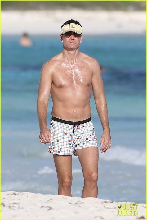 Photo Shirtless Jerry Oconnell Goes Surfing In His Short Shorts