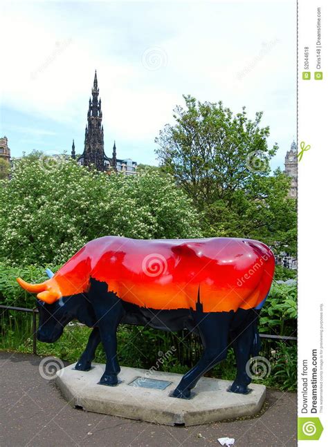 Escultura Del Desfile De La Vaca Edimburgo Foto De Archivo Editorial