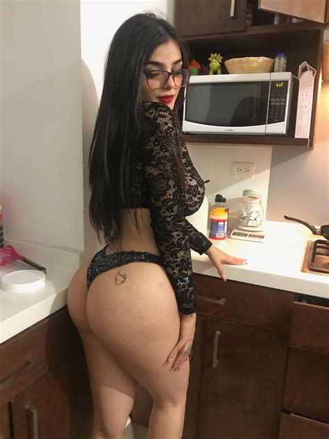 TW Pornstars 1 pic Karely Ruiz Twitter Buenos días 5 34 PM 9