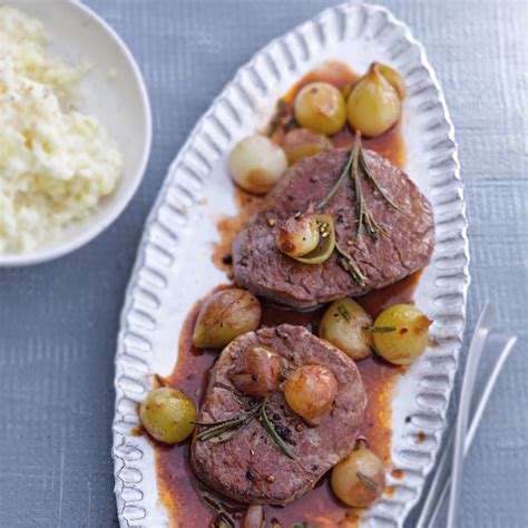 Edles Rinderfilet mit Schalotten und Kartoffel Sellerie Püree