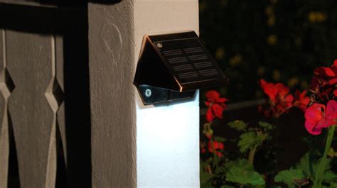 Solar Rail Lighting - DecksDirect