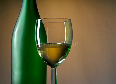 Wein Flasche Und Glas Stockbild Bild Von Feiertag Frankreich