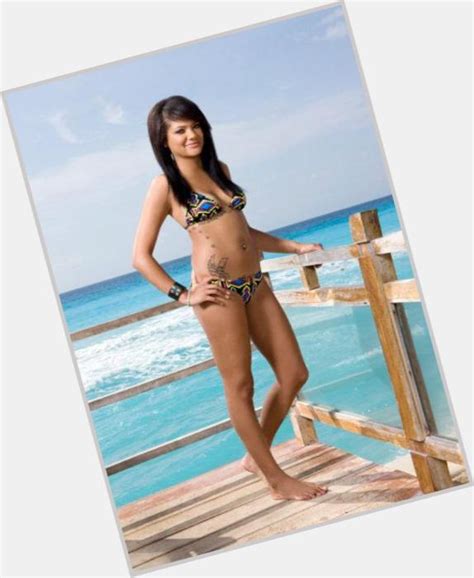 8 Hot Sexy Evelyn Smith Bikini Pics