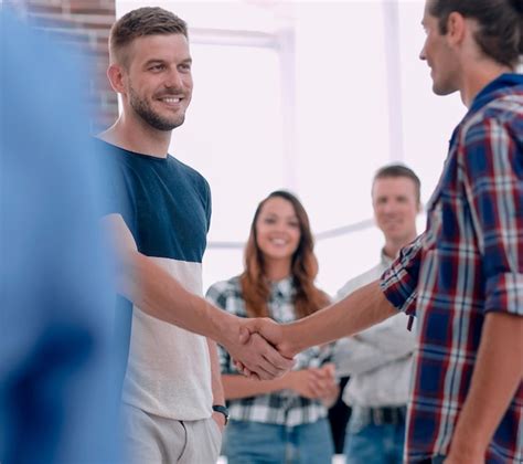 Primer Plano Del Apret N De Manos De Socios Comerciales Foto Premium