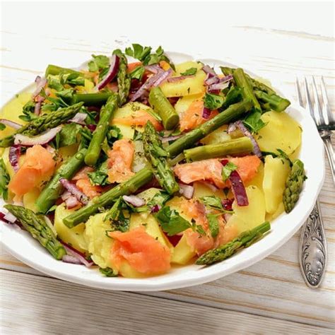 Ensalada de patatas con salmón y espárragos DIVINA COCINA