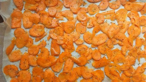 Healthy carrot crisps recipe | Hedi Hearts Clean Eating