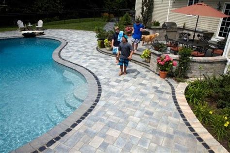 Unilock Richcliff Pool Deck With Courtstone Banding Backyard Pool