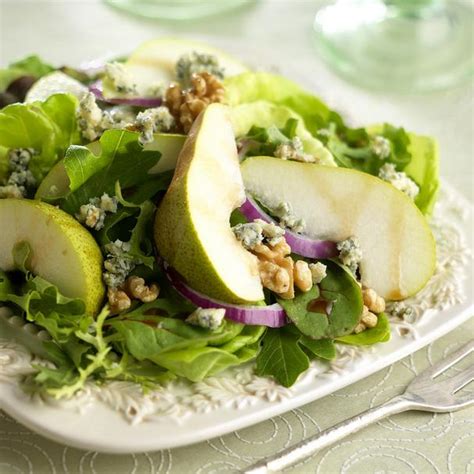 Foodista A Delicious And Easy Pear And Blue Cheese Salad Recipe