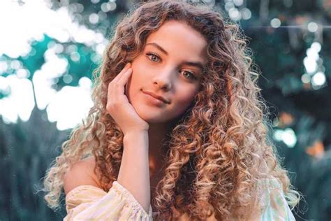 Discover The Inspiring Life Of Sofie Dossi Biography Age Height