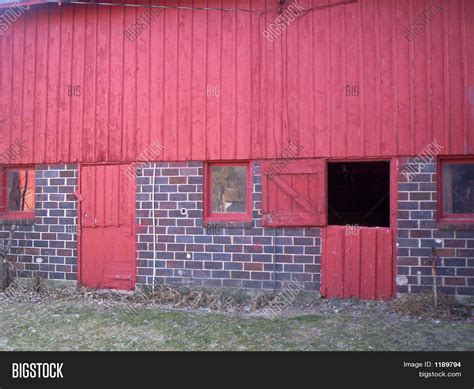 Old Red Barn Doors Image & Photo (Free Trial) | Bigstock