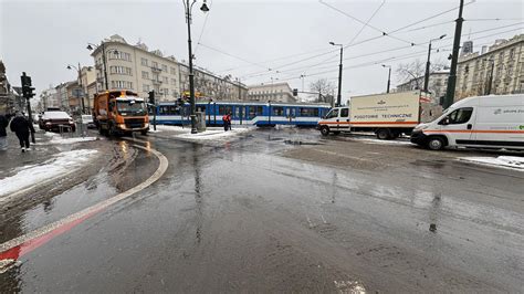 Wykolejanie tramwaju w centrum Krakowa Na miejscu pracuje ciężki