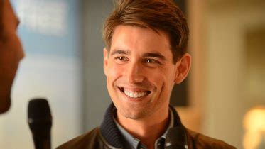 OMG He S Naked Actor Nick Clifford In GLOW Season OMG BLOG