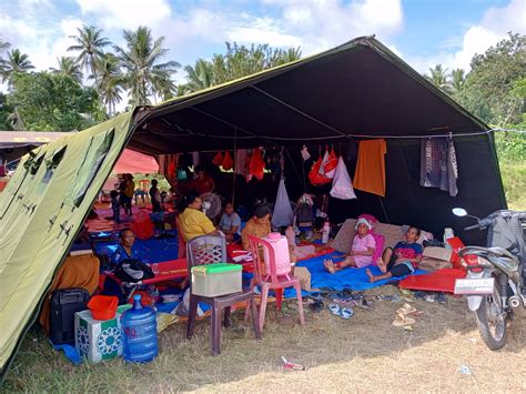 Pengungsi Erupsi Gunung Ibu Keluhkan Fasilitas MCK Hingga Tempat Tidur