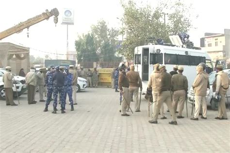 Farmers Protest Security Upped At Delhi Borders As Farmers Set To Hold ‘chakka Jam India