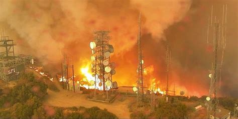 Etats Unis Les Environs De Los Angeles Touchés Par Des Incendies D