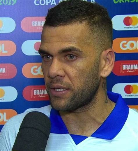 Daniel Alves é indiciado formalmente por estupro saiba tudo sobre o