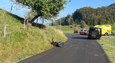 Ramiswil So Motorradfahrer St Rzt Bei Unfall Schwer