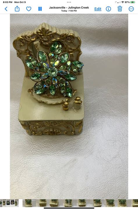 Regency Signed Brooch Beautiful Green Layered Gem