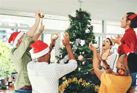 20 Christmas Team Building Activities That Spark Joy