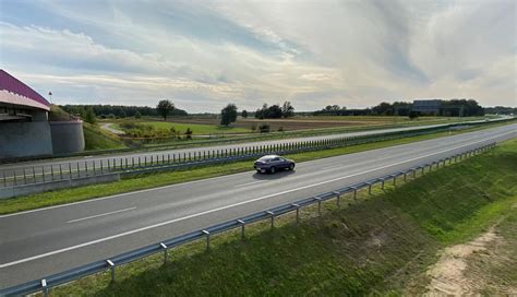 Pas awaryjny na autostradzie definicja Do czego służy i jak można z