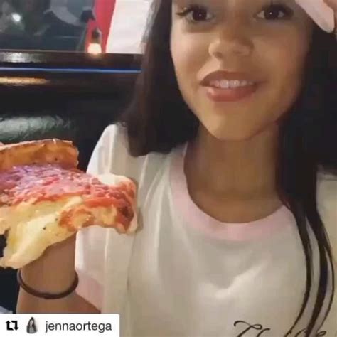 Jenna Ortega V Deo Em Wandinha Addams Wandinha Fotos De