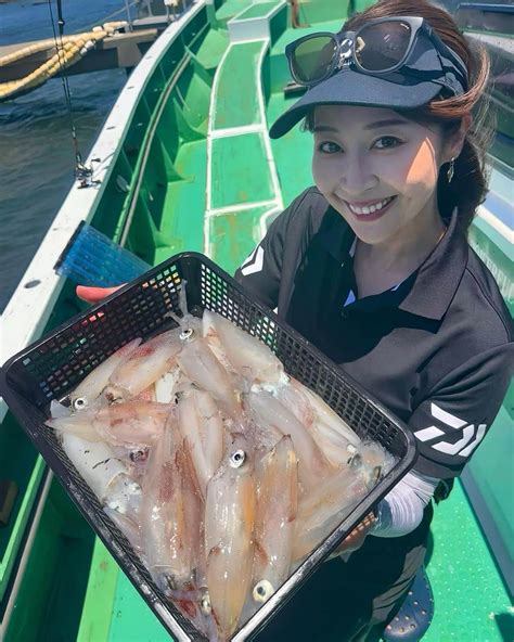 富士村彩花さんのインスタグラム写真 富士村彩花instagram「・ ⁡ 本日も 瀬戸丸 さんからマルイカ釣りへ ⁡ ⁡ 予報通り