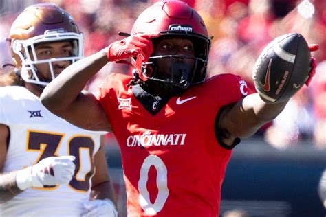 cincinnati bearcats play  week    uc football