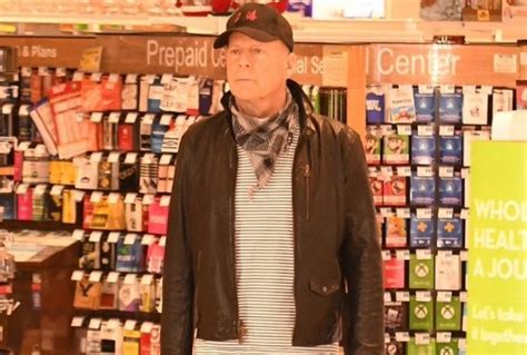 Bruce Willis Se Povla I Iz Glume Zbog Zdravstvenih Problema Evo O Emu